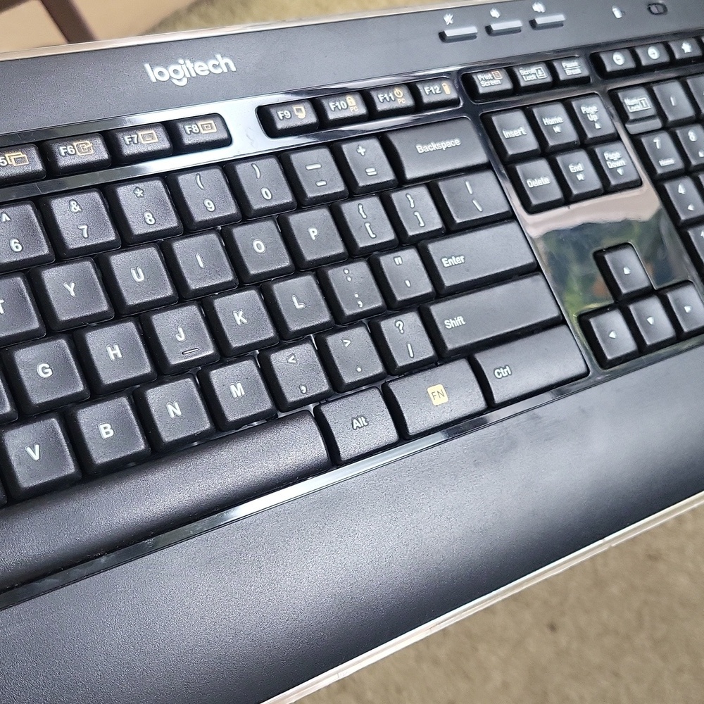 Logitech K520 Black Wireless Keyboard - Picture 2 of 6